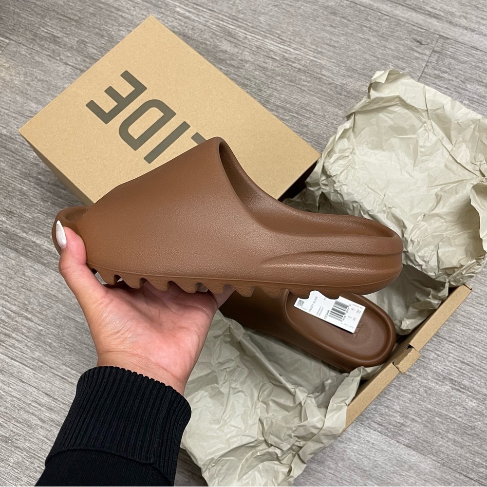 Yeezy Slide “Flax”